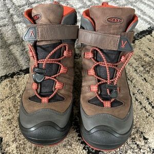 Kids KEEN hiking boots